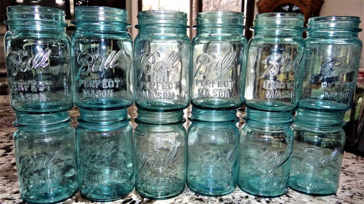 I found this unique Drey mason jar today and immediately noticed it looks  extremely similar to a Ball jar. I learned a neat bit of history about this  jar when researching. It